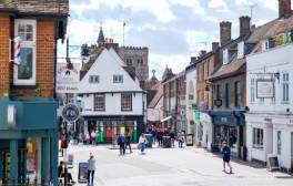 A medieval shopping st in St Albans