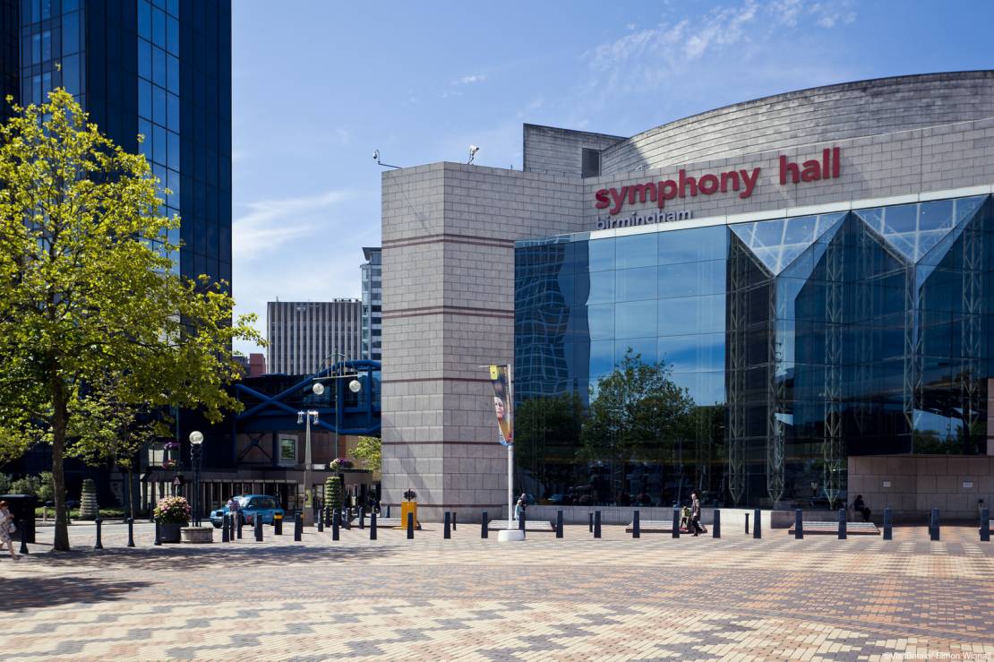 Birmingham city centre has historic buildings, and striking new modern architectural landmarks. There has been much redevelopment and regeration and there are large areas of pedestrianization. Birmingham Symphony Hall.  International Convention Centre