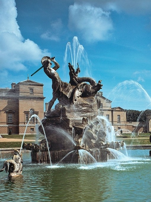 The outdoor water fountain at Holkham Hall